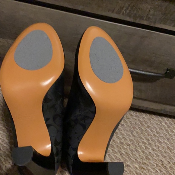 Boots - Picture 3 of 6